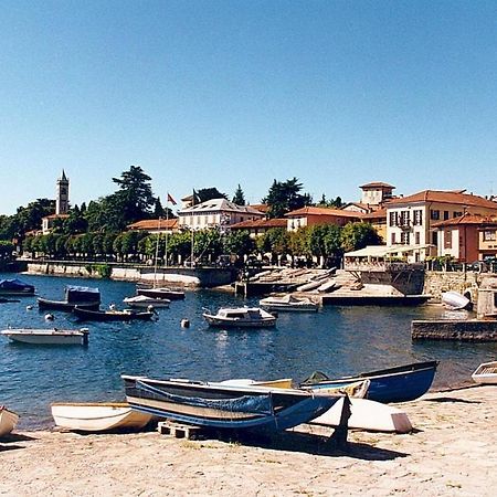 Lago Maggiore Lesa Buitenkant foto