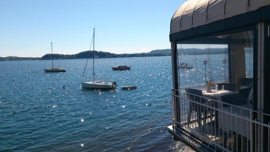 Lago Maggiore Lesa Buitenkant foto